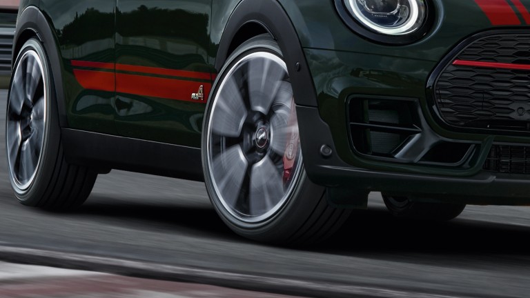 MINI John Cooper Works Clubman – vue avant – piste de course