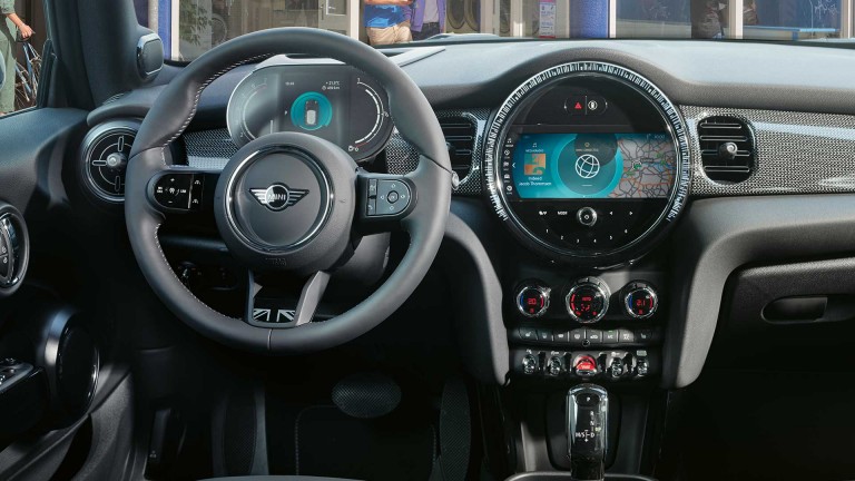 MINI Hatch 5 portes – poste de conduite – packs confort et technologies