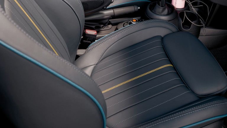 MINI Cabrio édition Sidewalk – intérieur – sellerie Leather Lounge